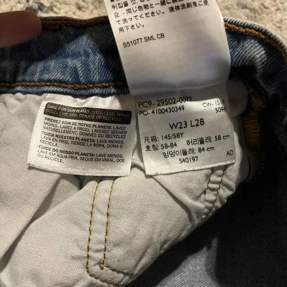 Levi's Women's Light Blue Classic Denim Jeans - Picture 12 of 15